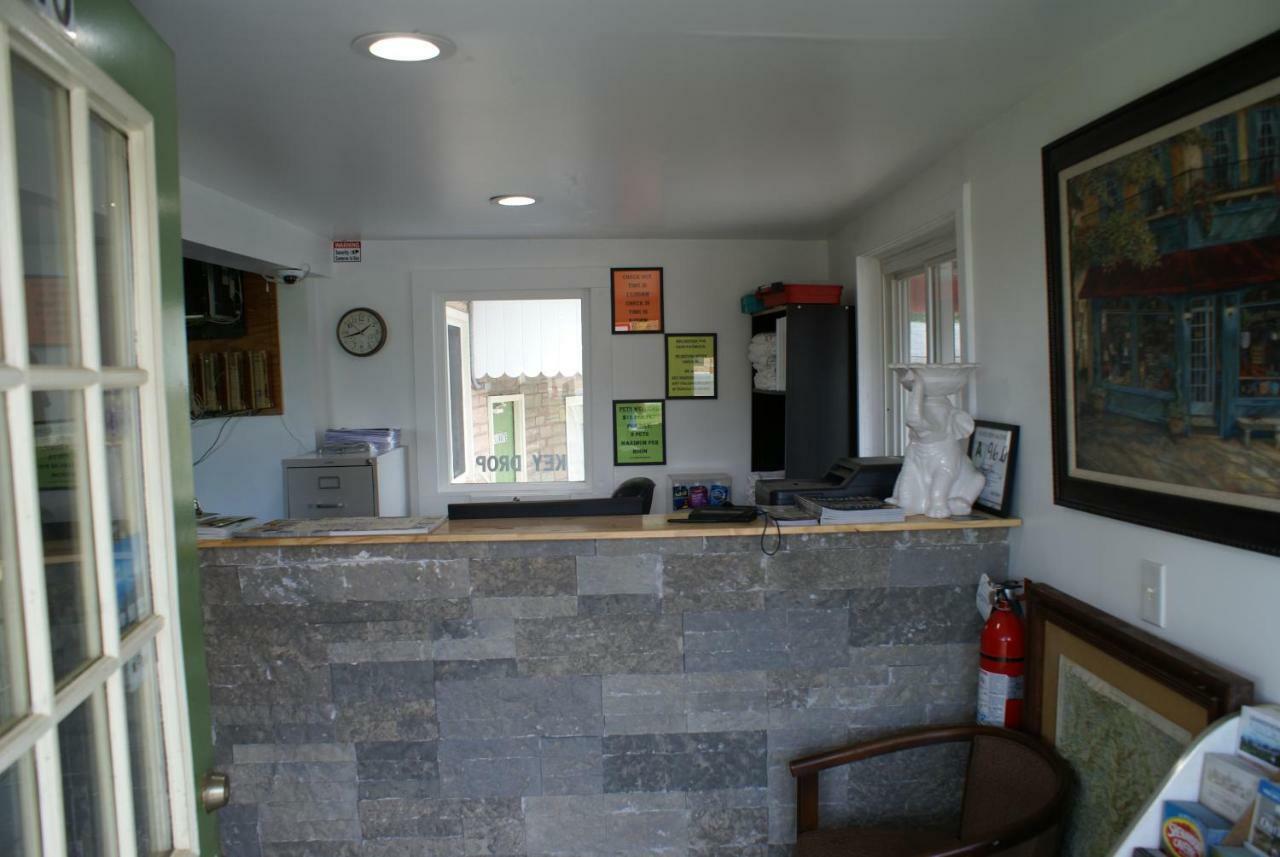Whispering Pines Motel - Эшвилл Экстерьер фото